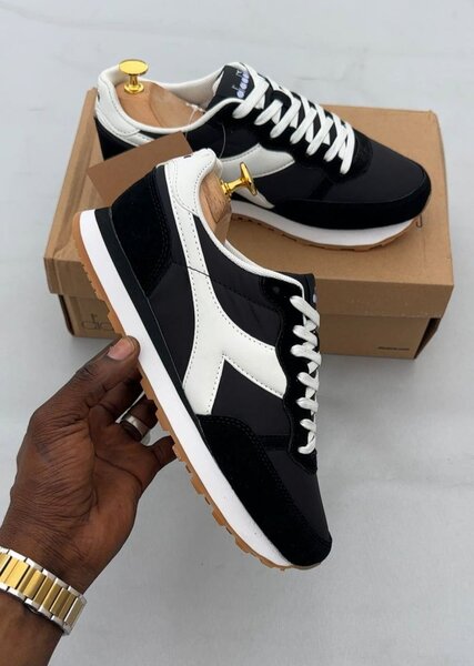 Sneakers noires élégantes