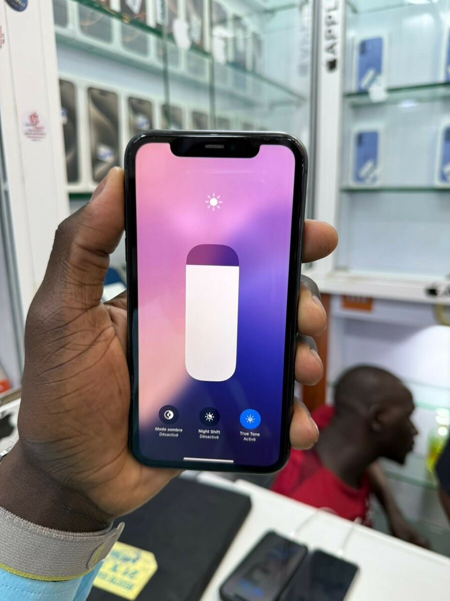 iPhone 11 64go quasi neuf