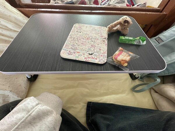 Petite table de lit pliable