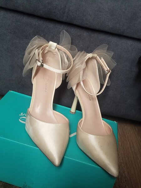 Женская обувь. Туфли