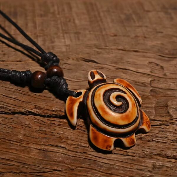 Collier tortue en bois