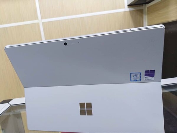 Surface pro 5 128gb/8 i5