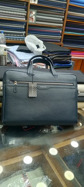 Élégante sacoche en cuir noir