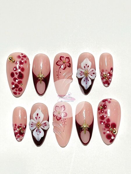 Ongles artificiels floraux élégants