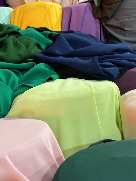 Tissus en satin multicolores