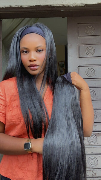 Perruque longue en dentelle