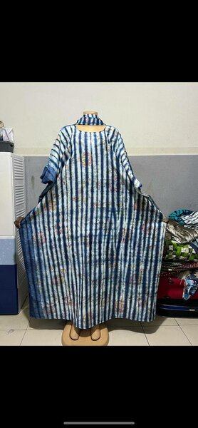 Robe disponible a 9000fr