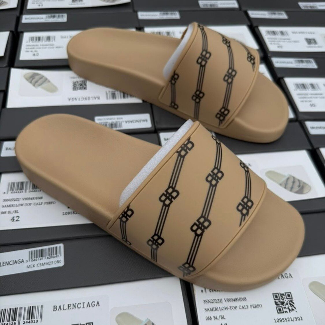 Claquettes de luxe élégantes