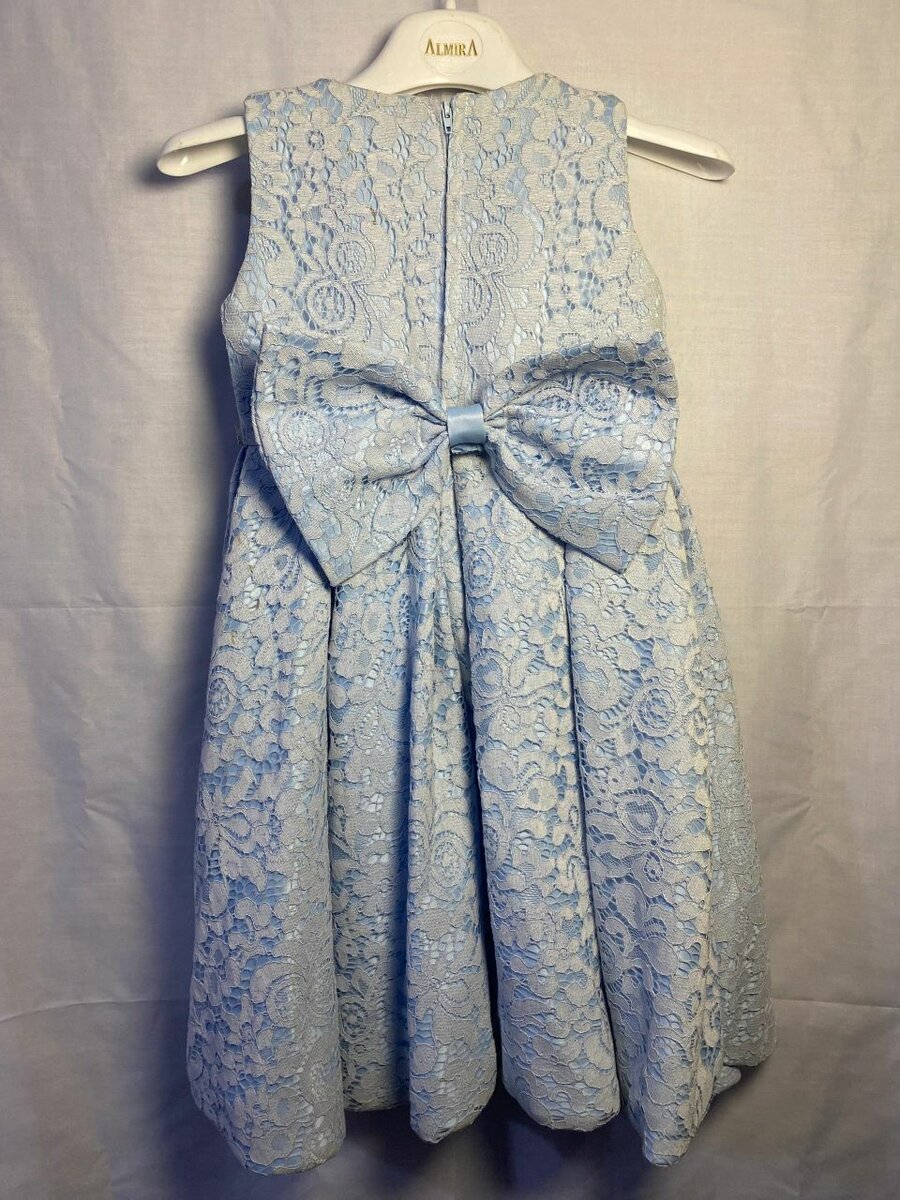 Robe en dentelle bleue fille