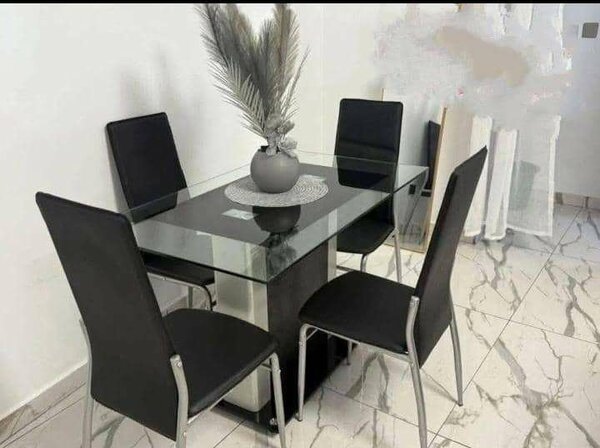 Ensemble table et chaises salle à manger