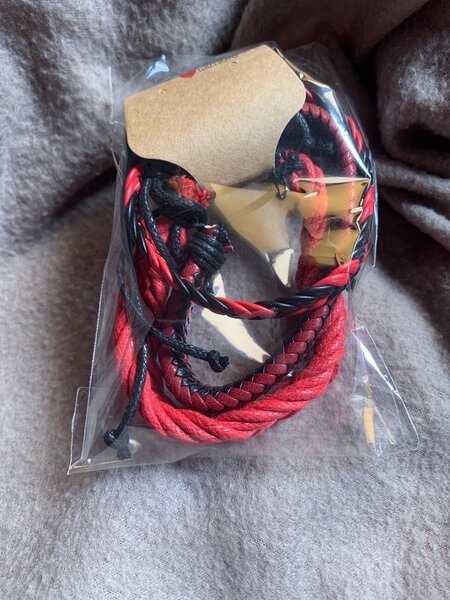 Bracelets en cuir tressé rouge