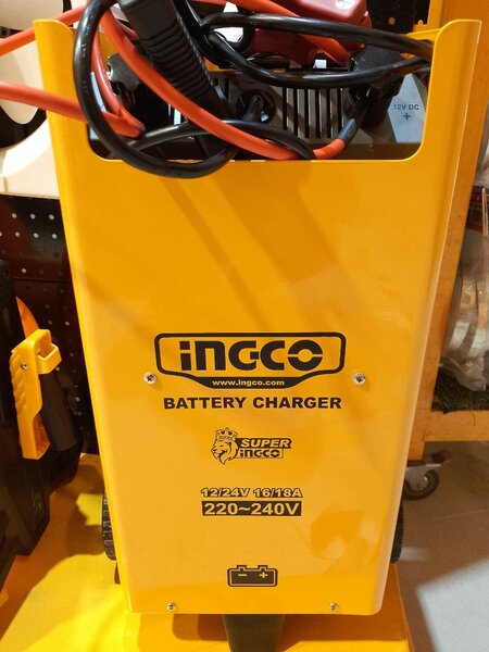 Chargeur de Batterie Auto INGCO