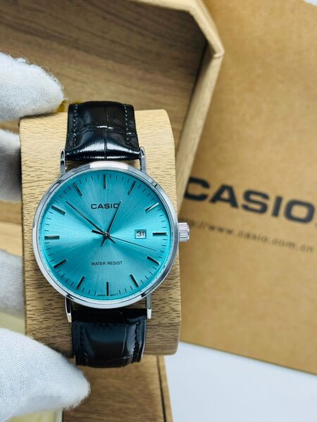 Montre élégante Casio en cuir