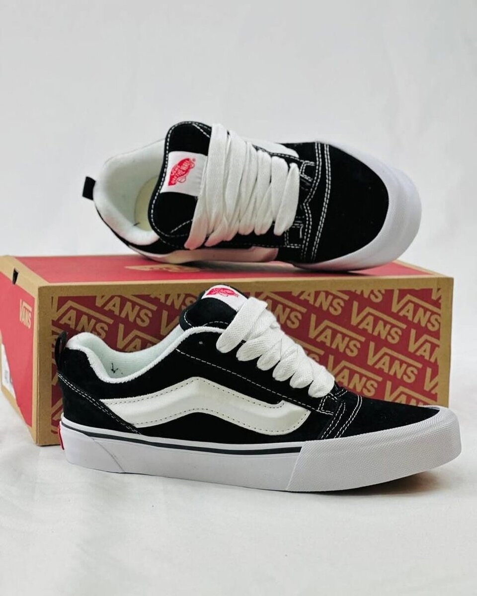 Chaussures Vans Old Skool noir et blanc