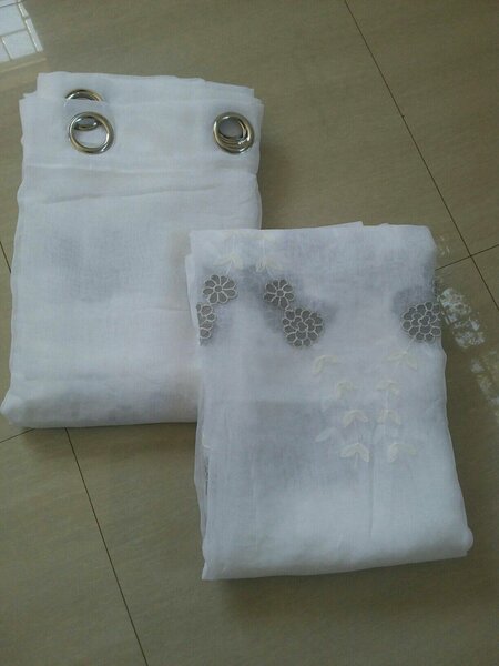 2 drops of curtains white with leaves patterns