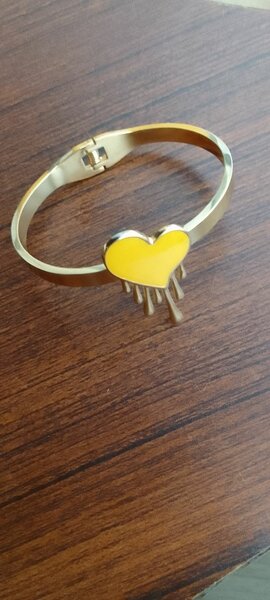 Bracelet doré cœur jaune