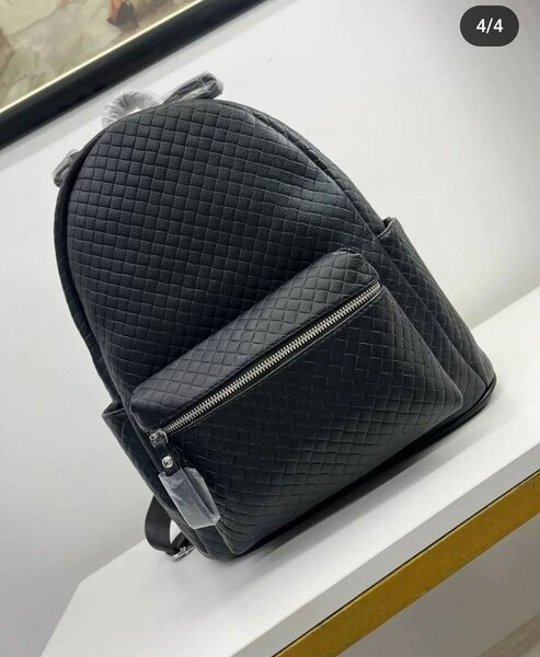 Sac à dos en cuir noir élégant