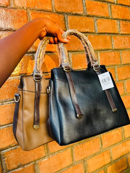 Medium hand bag
