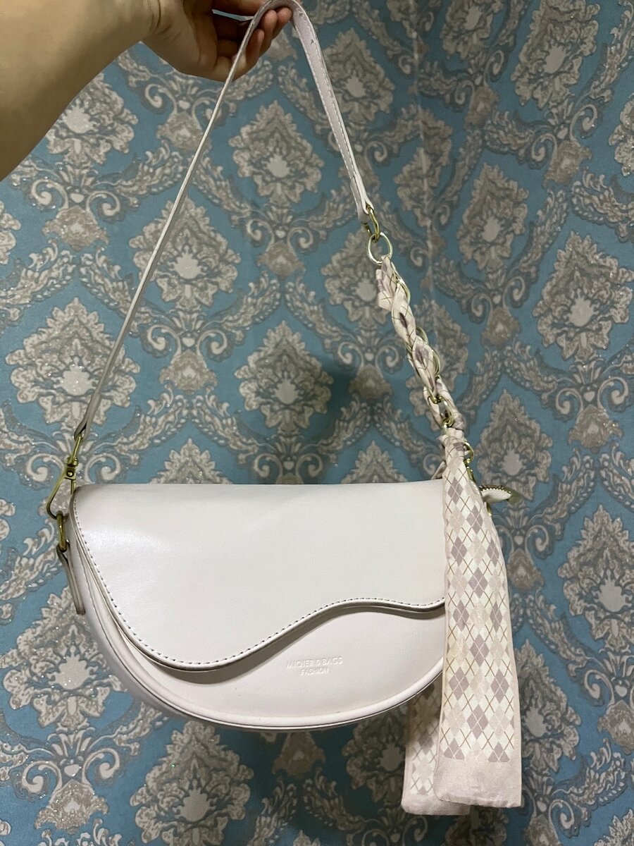 Женская бело бежевая сумка