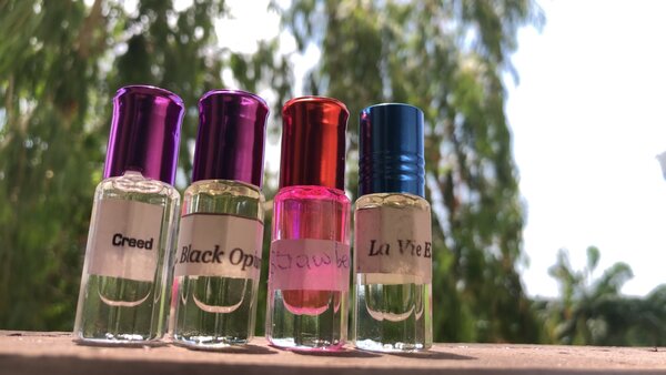 Perfume oils for both males and females