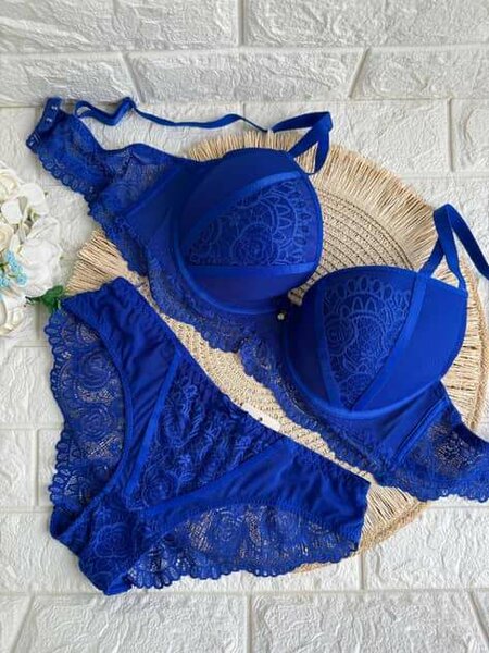Ensemble lingerie dentelle bleu