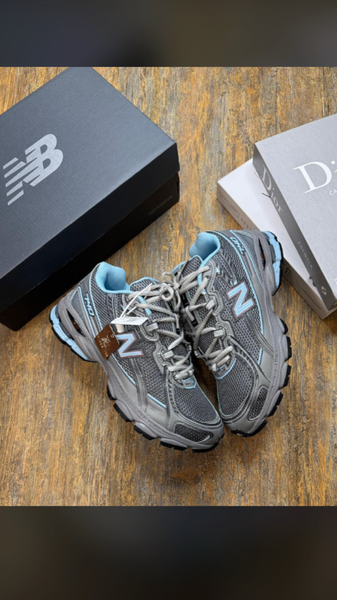 Chaussures New Balance Gris