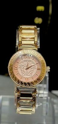 Women's wristwatch with metal bracelet