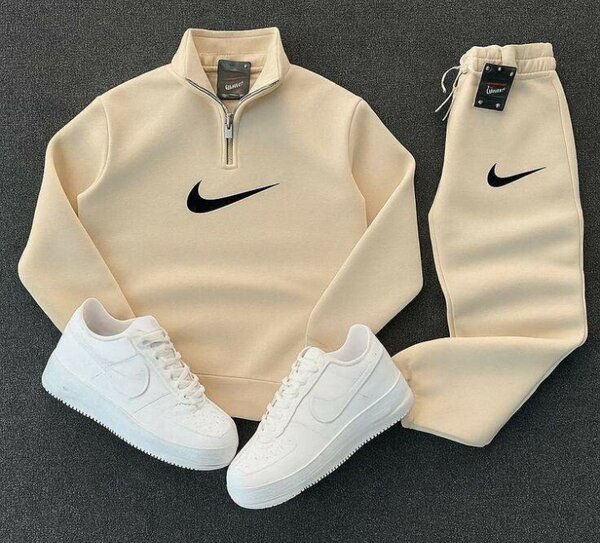 Ensemble survêtement Nike beige et baskets blanches