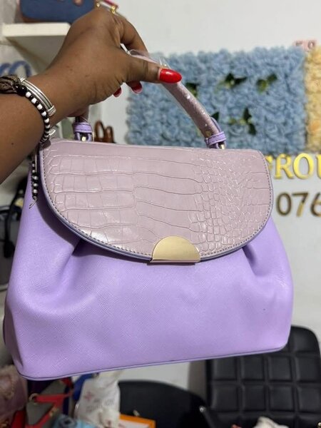 Sac à main violet élégant