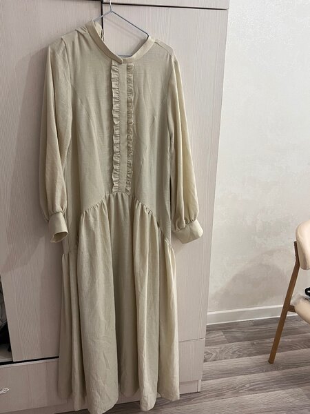 Бежевого цвета