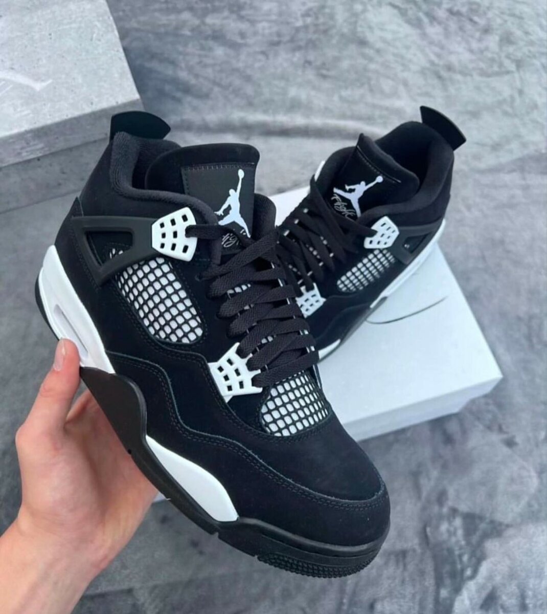 AIR JORDAN 4