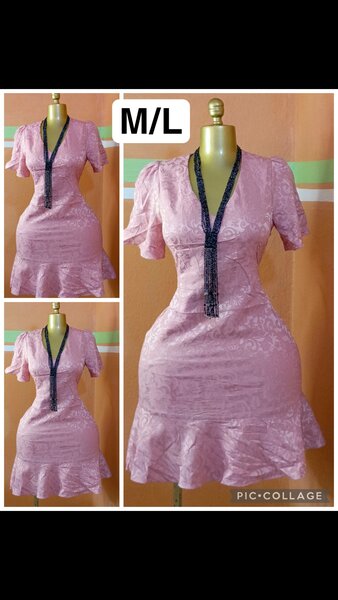 Robe élégante en dentelle rose