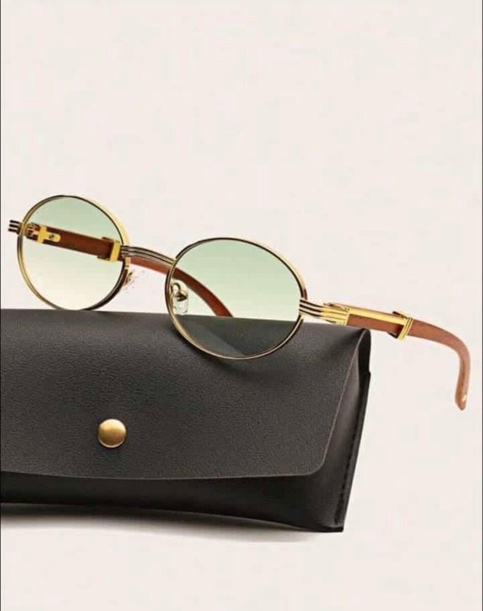 Paire de lunettes disponible