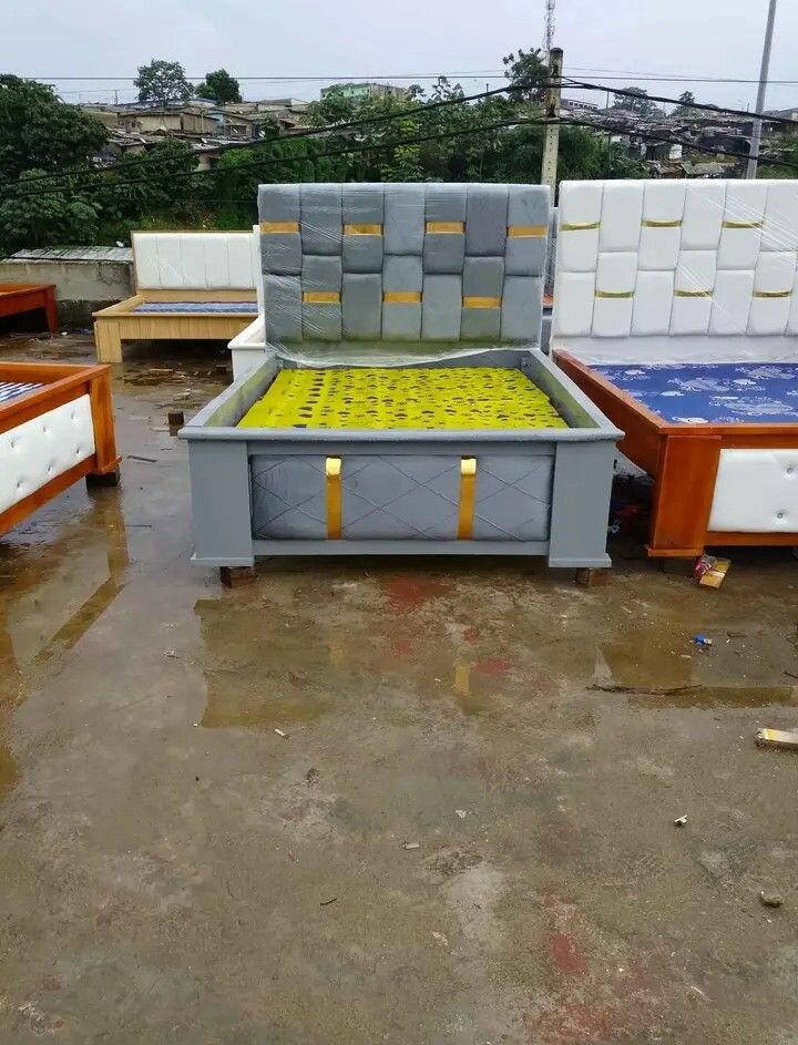 Lit moderne avec rangement