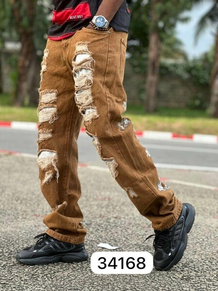 Jeans déchirés tendance