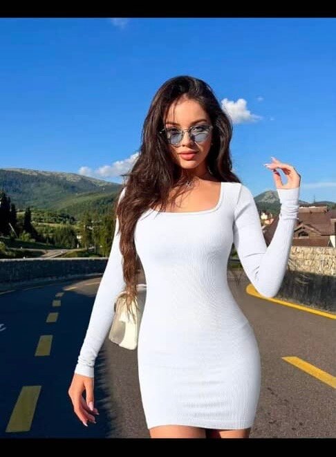 Robe Moulante À Manches Longues