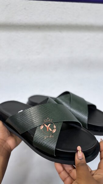 Sandales en croco vert bouteil