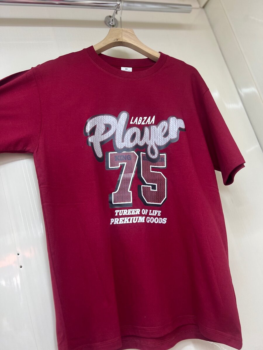 T-shirt imprimée colorée