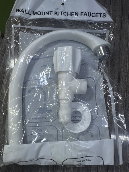 Robinet mural cuisine blanc