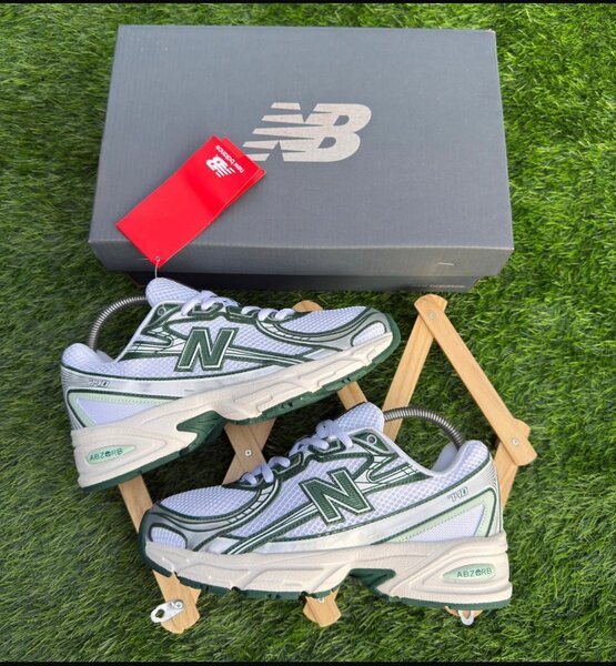 New balance 740