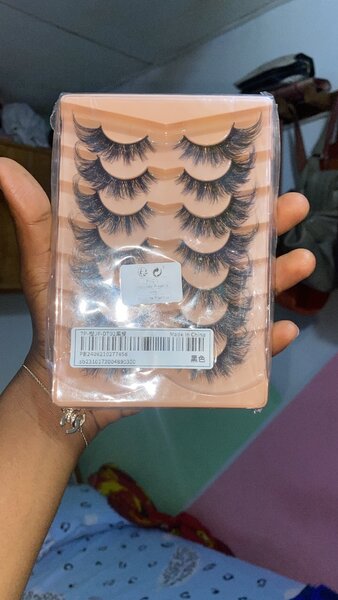 Cils faux volumineux