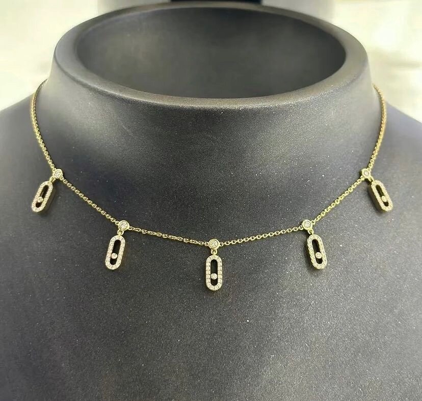 Collier en or avec pendentifs