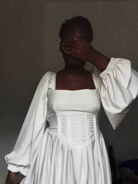 Robe Blanche Évasée Élégante