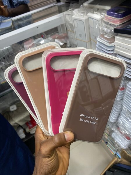 Coques Silicone iPhone 17 Air