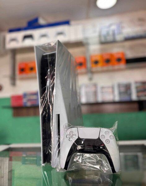 Console PS5 Slim avec manette