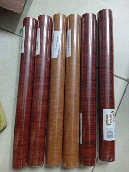 Rouleaux de papier adhésif bois