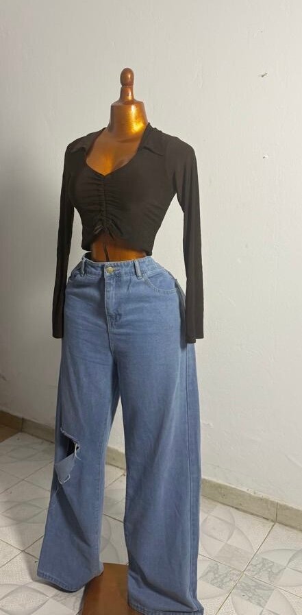 Top noir froncé chic