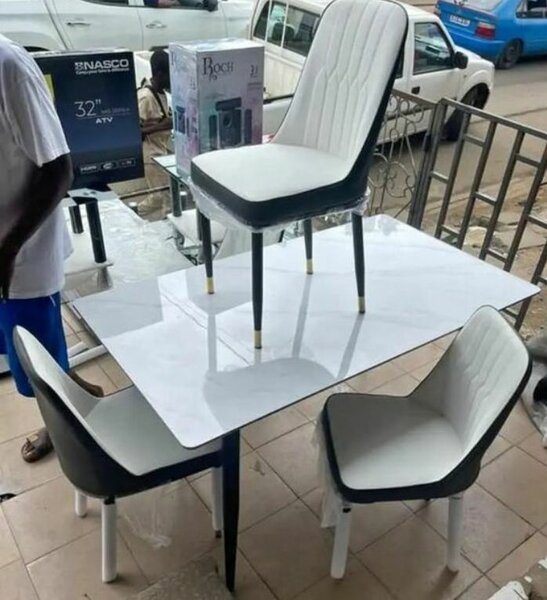 Ensemble table et chaises - Moderne et élégant