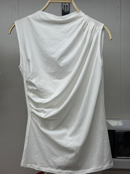 Базовая белая футболка