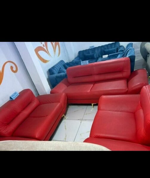 Canapé rouge en cuir pour salon